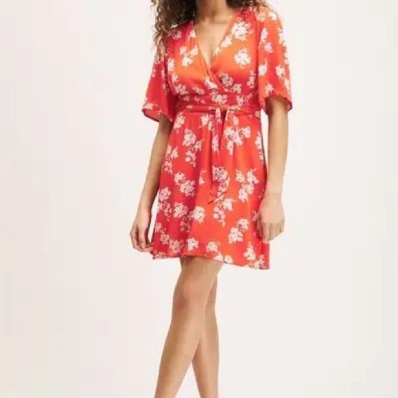 Dynamite Dresses & Skirts - Dynamite  Red Floral Dress